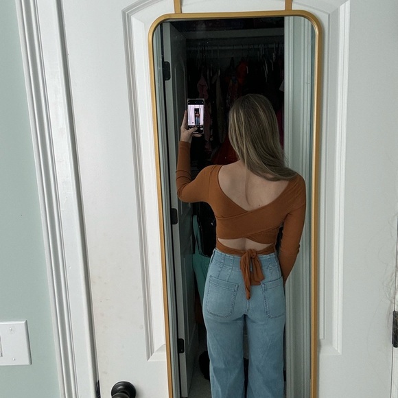 Ivy & Leo Open Back Long Sleeve Top - Picture 3 of 7